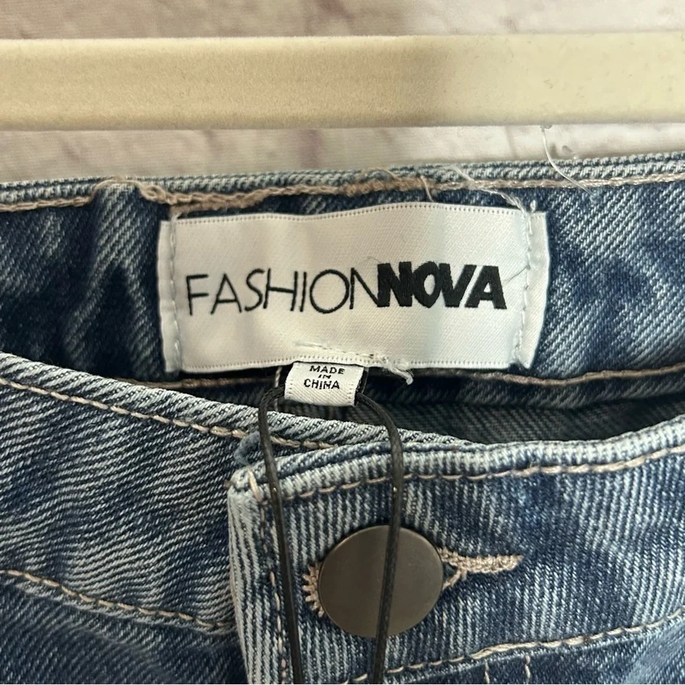 NWT Fashion Nova In My Own Lane Non Stretch Cargo Shorts-Denim